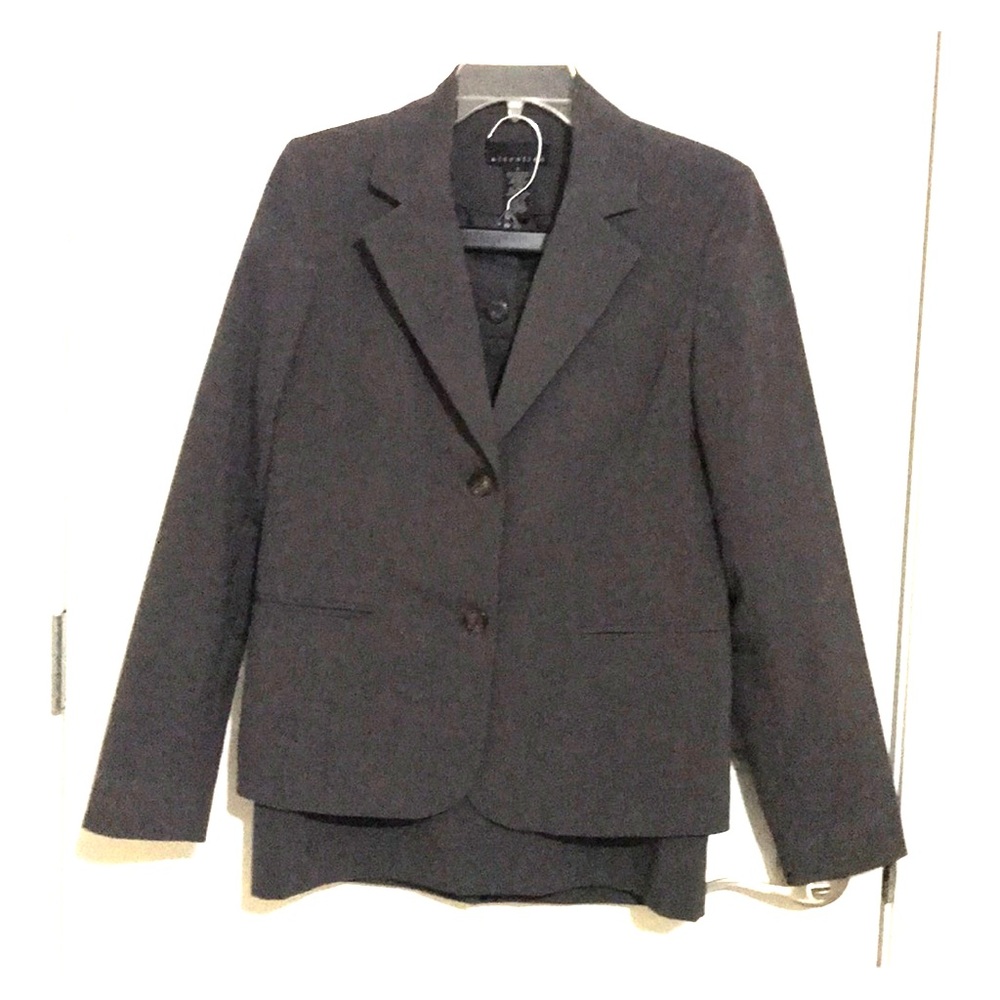 Attention 2 pc suit (blazer, skirt) size 6 Euc.